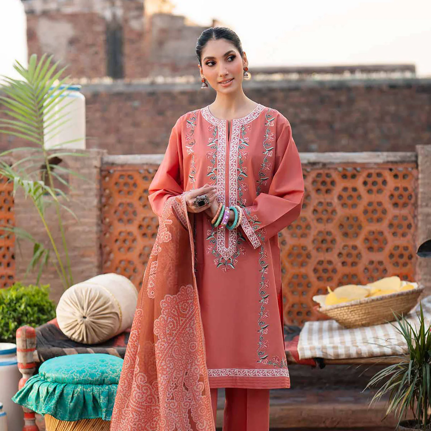Elegance Redefined: Authentic Pakistani Fashion